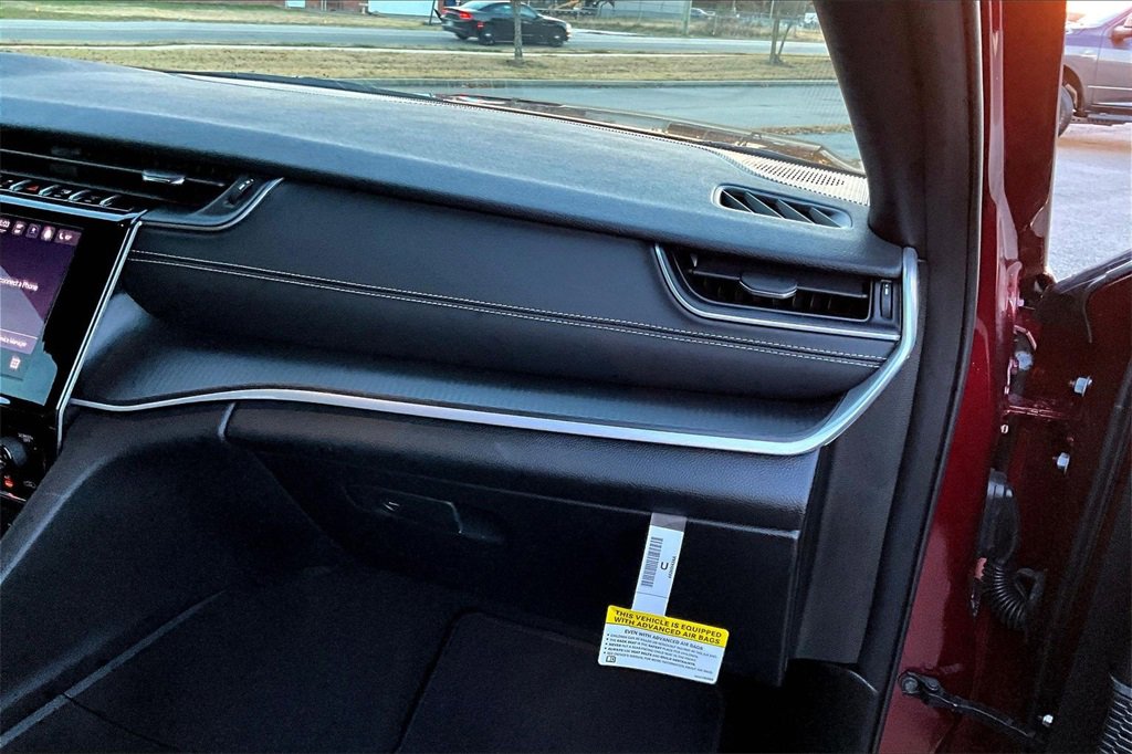 Used 2025 Jeep Grand Cherokee L Altitude image 16