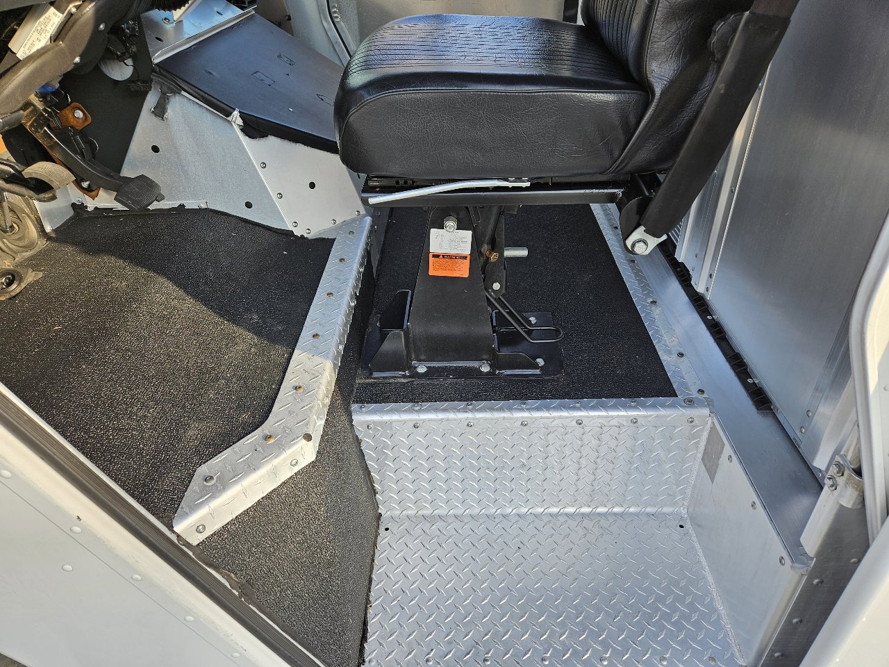 Used 2013 Ford E-350 and Econoline 350 Super Duty w/ Air Conditioning Prep Pkg image 12