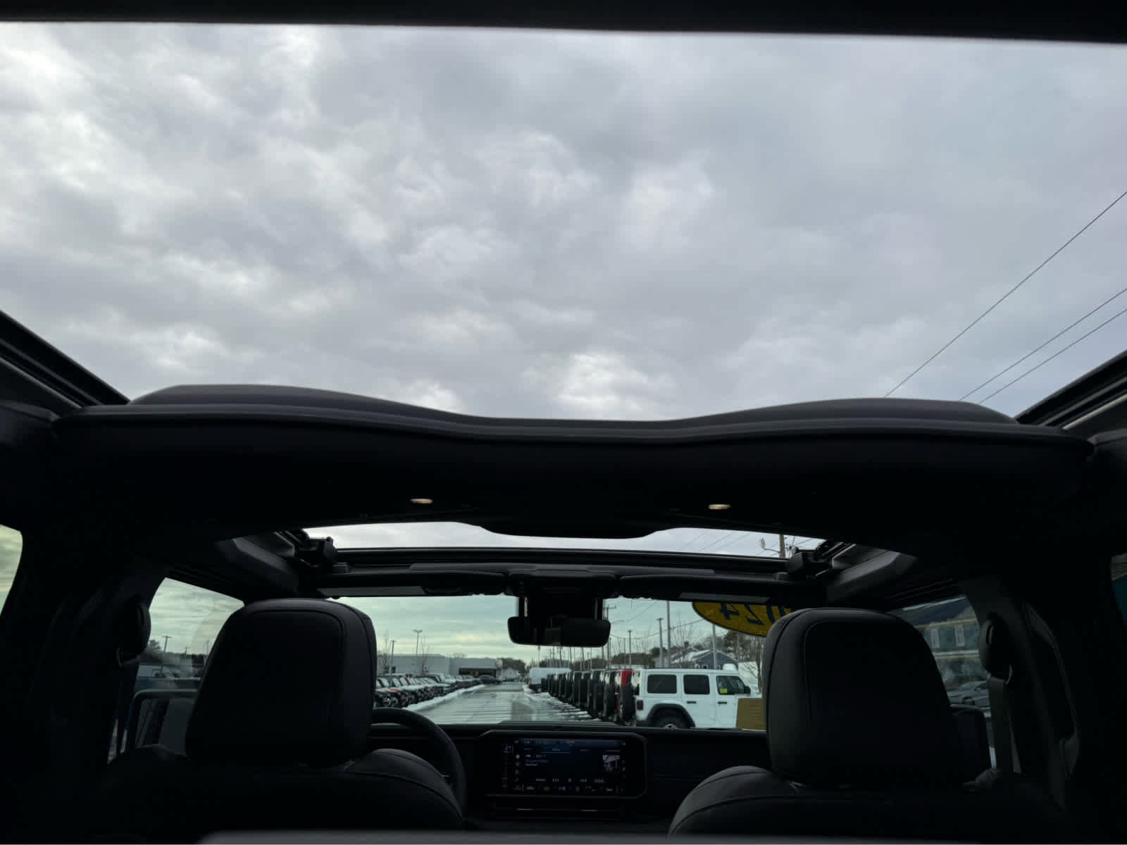 Used 2024 Jeep Wrangler Unlimited Rubicon 4xe image 13