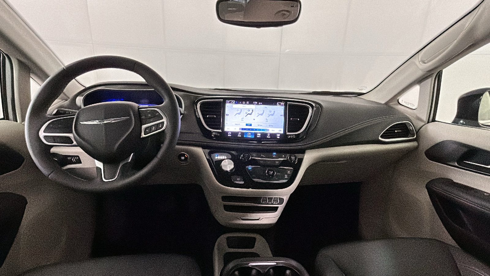 Used 2024 Chrysler Pacifica Touring-L AWD/4WD image 32