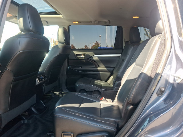 Used 2019 Toyota Highlander XLE AWD/4WD image 10