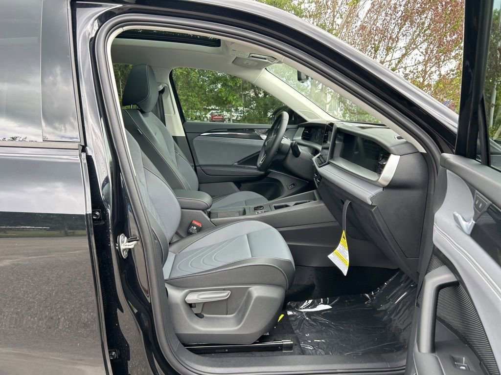 New 2026 Volkswagen Tiguan SE FWD image 42