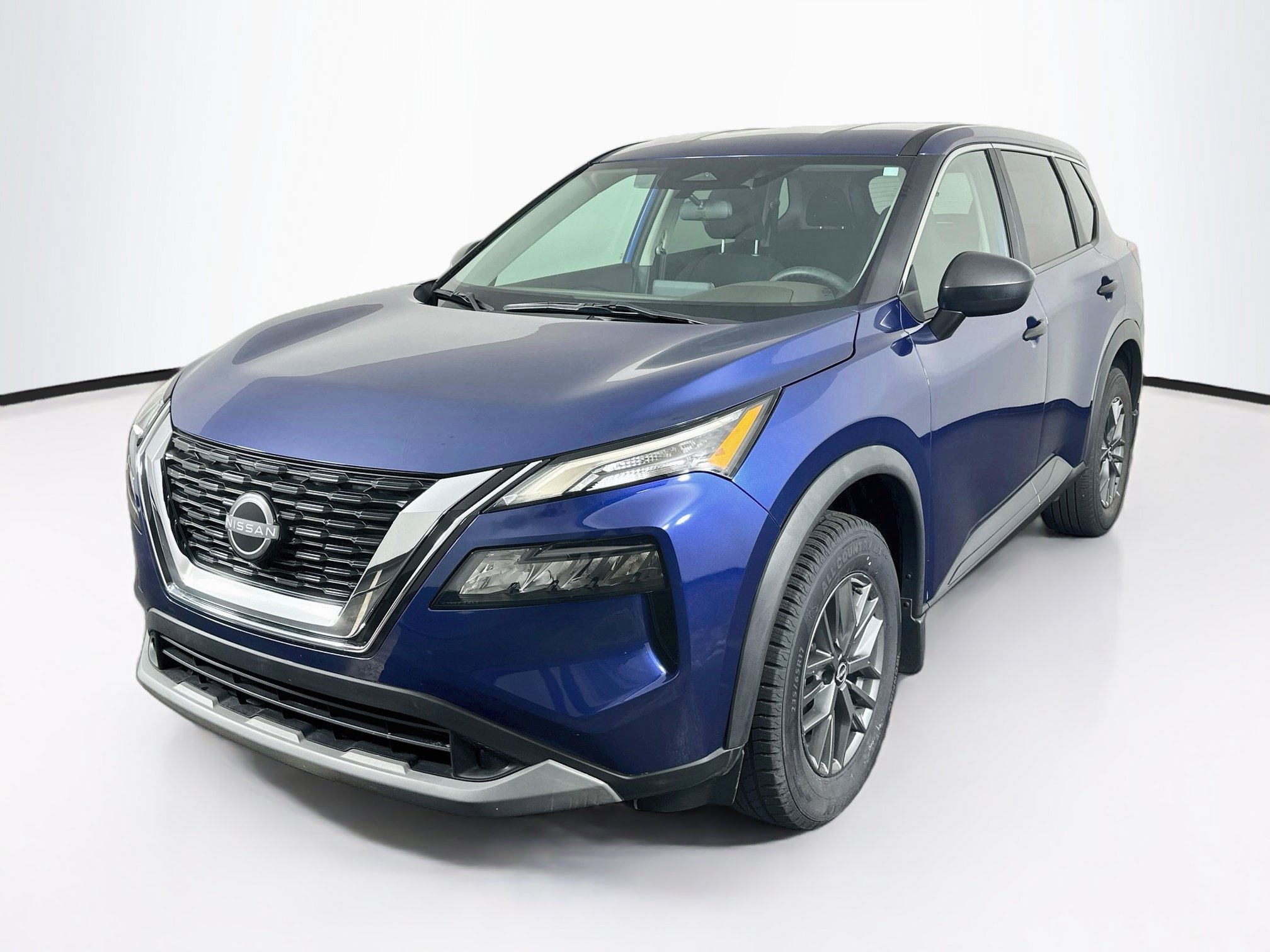 Used 2023 Nissan Rogue S FWD image 3