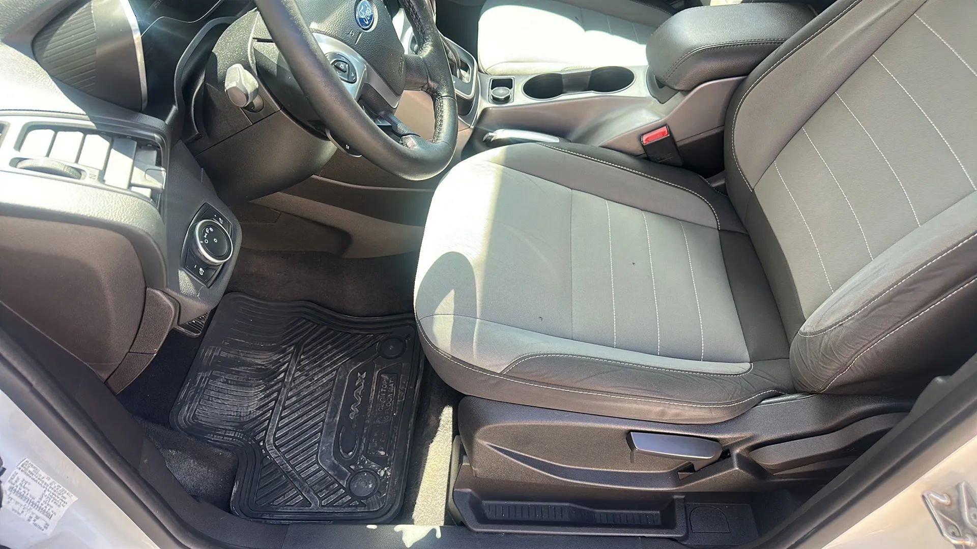 Used 2015 Ford C-MAX SE w/ Interior Protection Package image 3