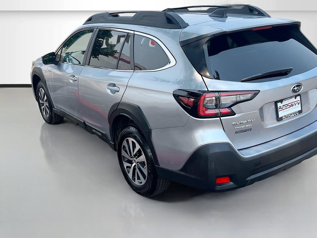Used 2025 Subaru Outback Premium AWD/4WD image 5