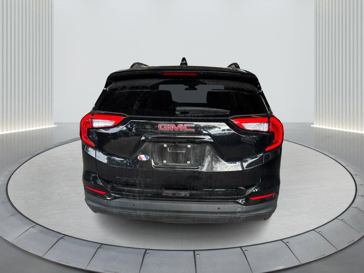 Used 2023 GMC Terrain SLE w/ Elevation Edition image 7