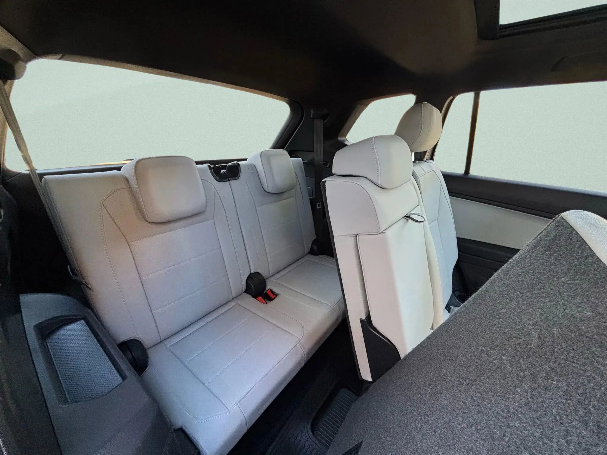 Used 2021 Volkswagen Tiguan SE R-Line w/ 3rd Row Seat Package image 25