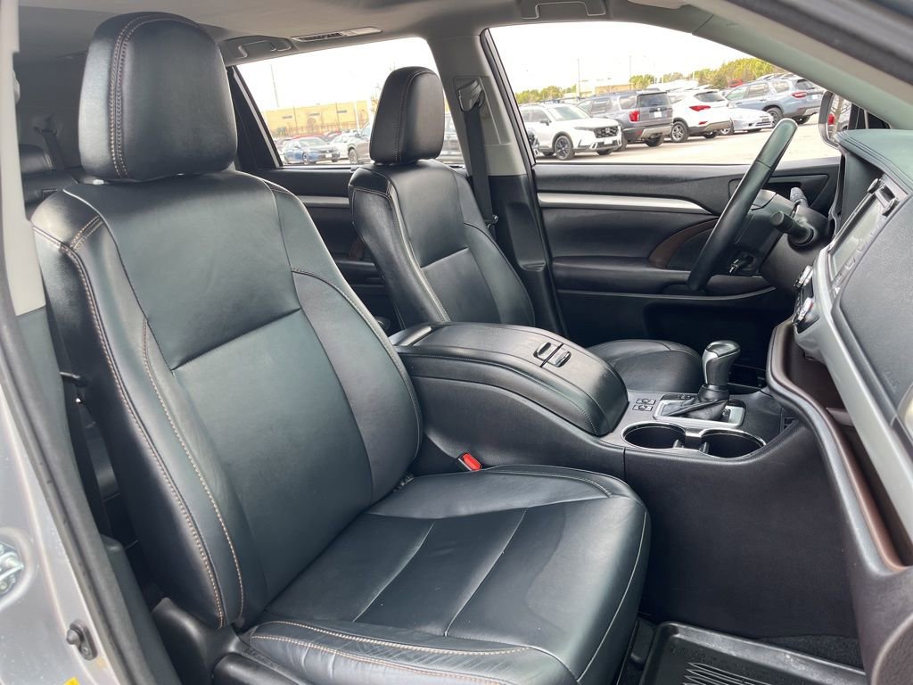 Used 2016 Toyota Highlander XLE image 30