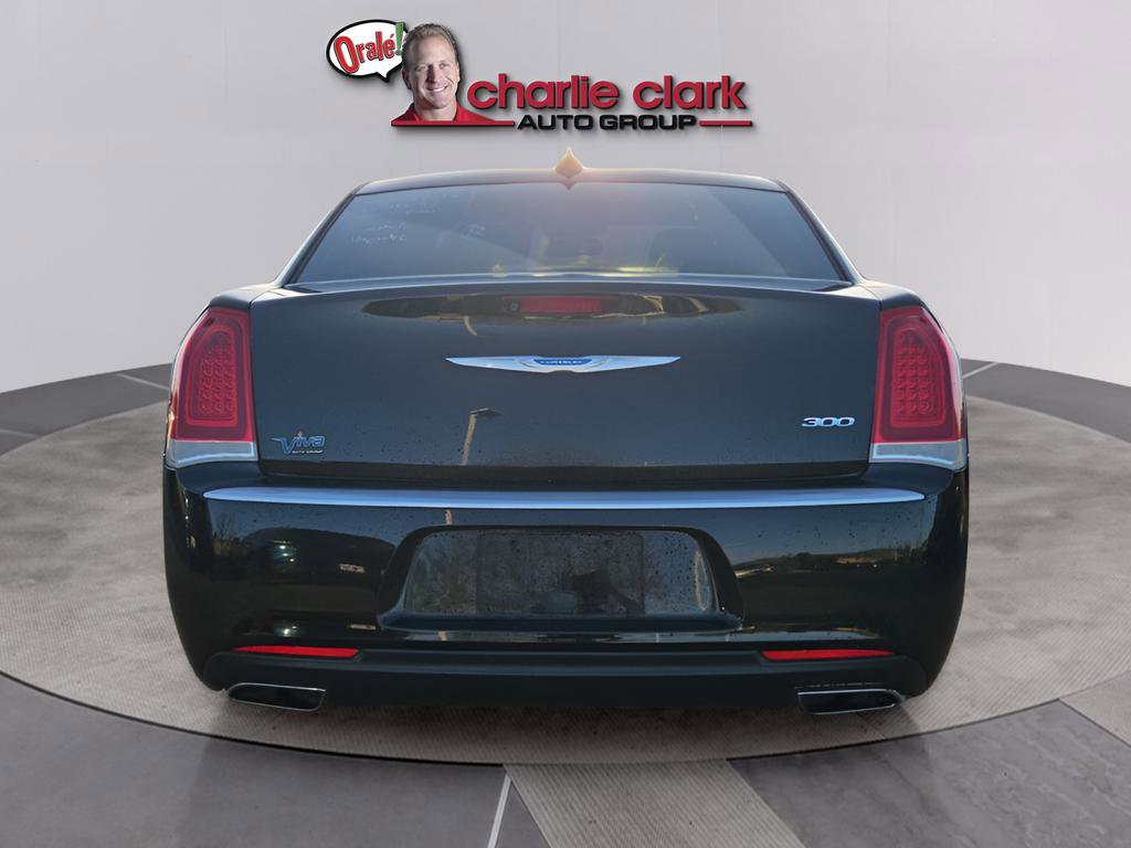 Used 2021 Chrysler 300 Touring w/ Chrome Appearance Package image 5