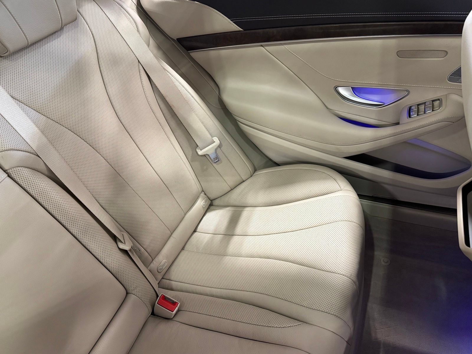 Used 2015 Mercedes-Benz S 550 4MATIC Sedan image 36
