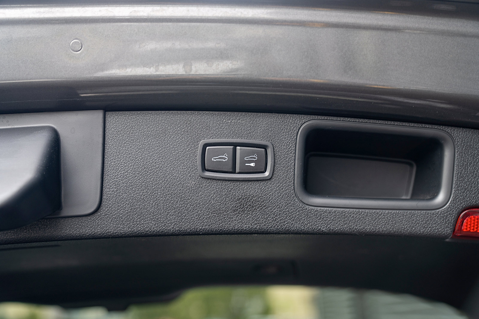 Certified 2018 Porsche Macan AWD/4WD image 22
