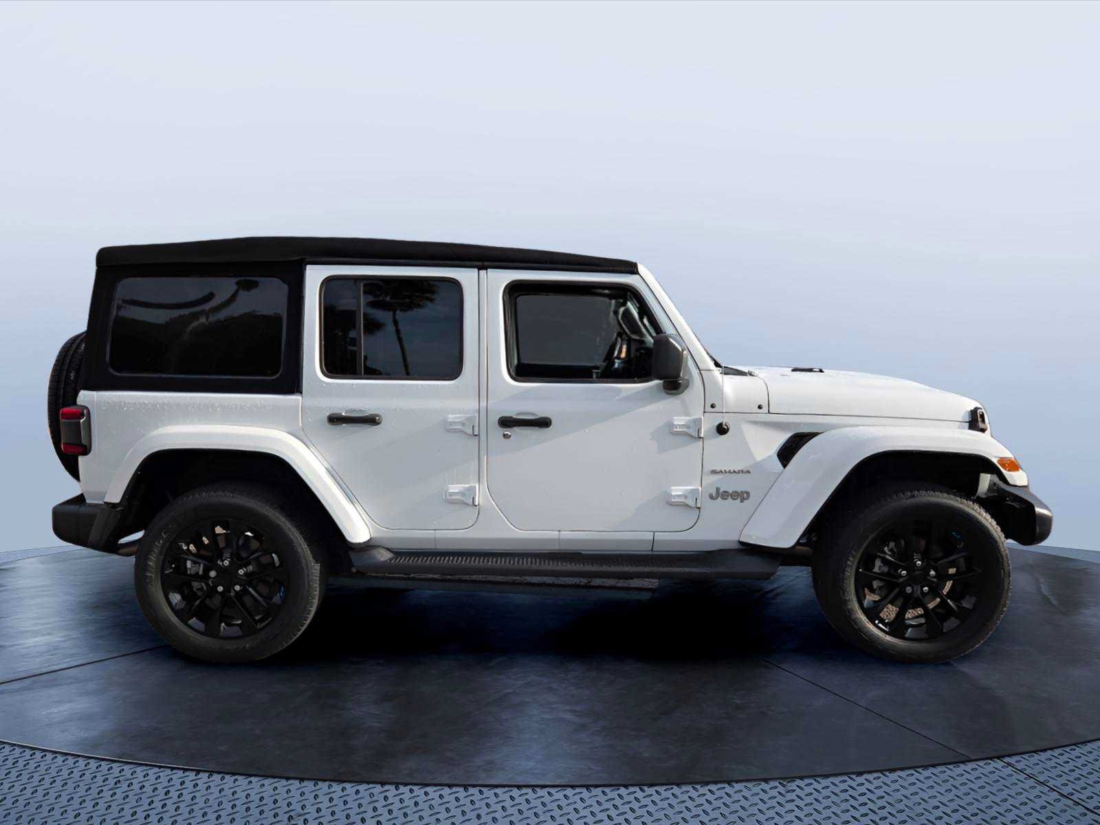 Used 2023 Jeep Wrangler Unlimited Sahara w/ Cold Weather Group AWD/4WD image 7