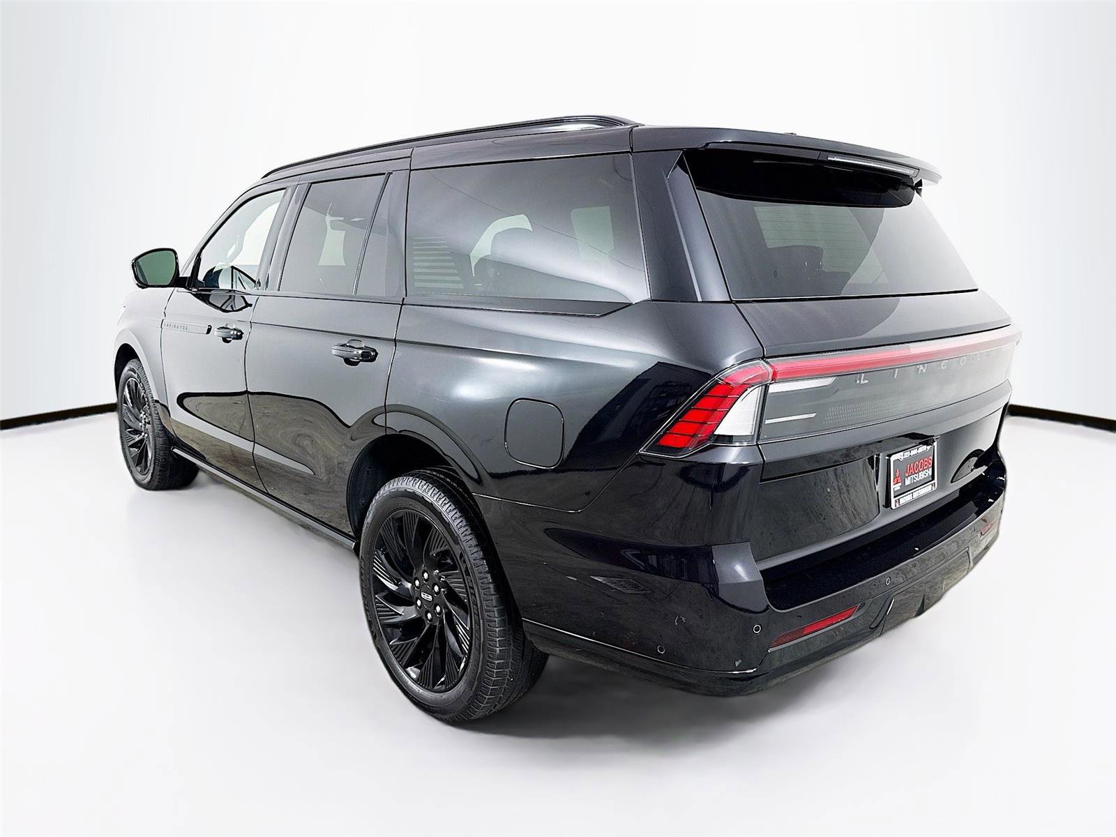 Used 2025 Lincoln Navigator Reserve w/ Jet Appearance Package image 5