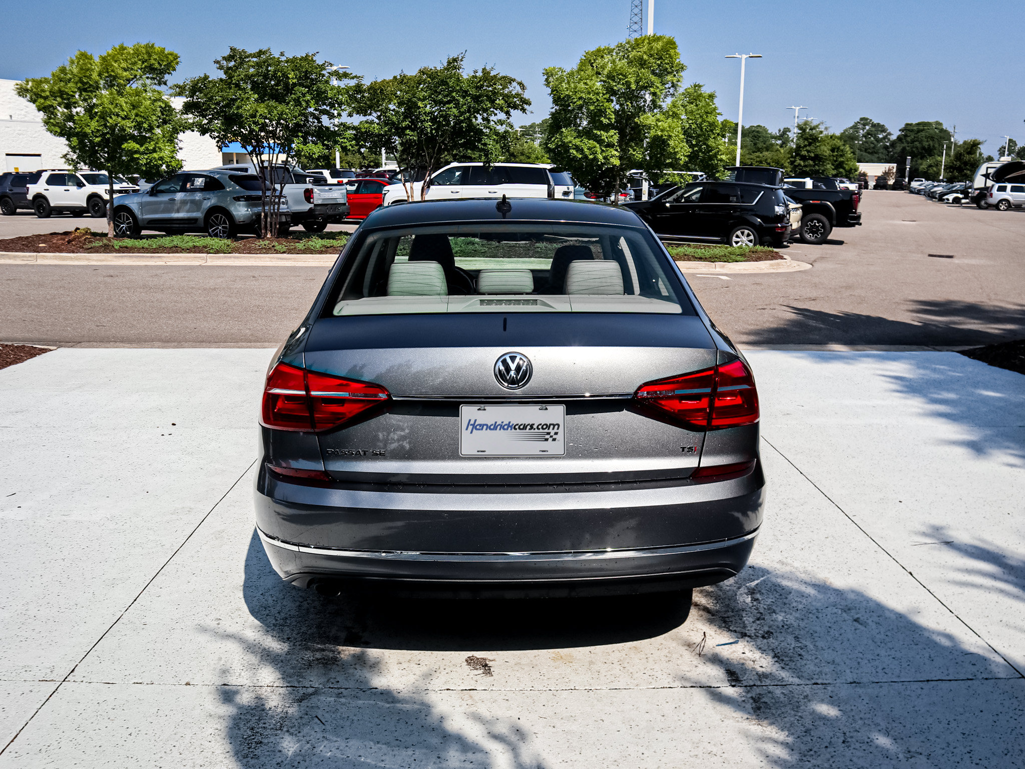 Used 2016 Volkswagen Passat 1.8T SE FWD image 10