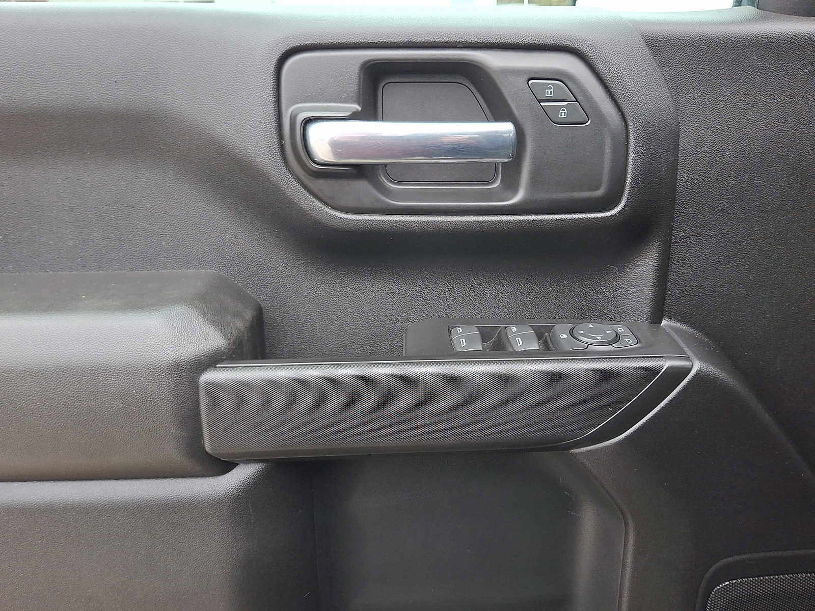 Certified 2025 Chevrolet Silverado 1500 Custom w/ Turbomax Blackout Package image 13