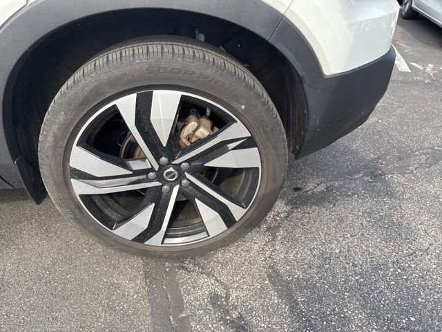 Used 2023 Volvo XC40 B5 Plus w/ Protection Package Premier AWD/4WD image 11