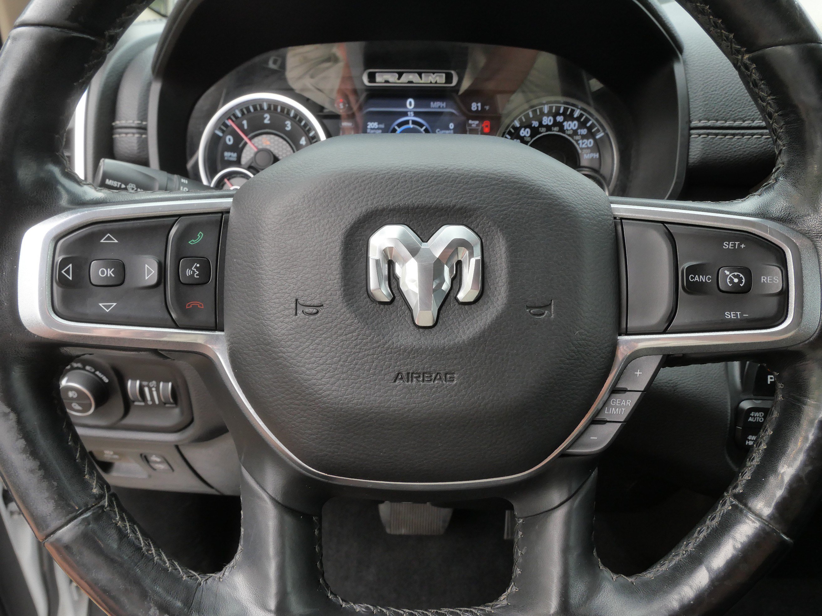 Used 2019 RAM 1500 Laramie AWD/4WD image 26