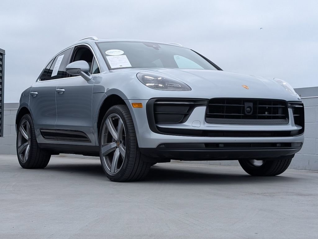 Certified 2024 Porsche Macan AWD/4WD image 25