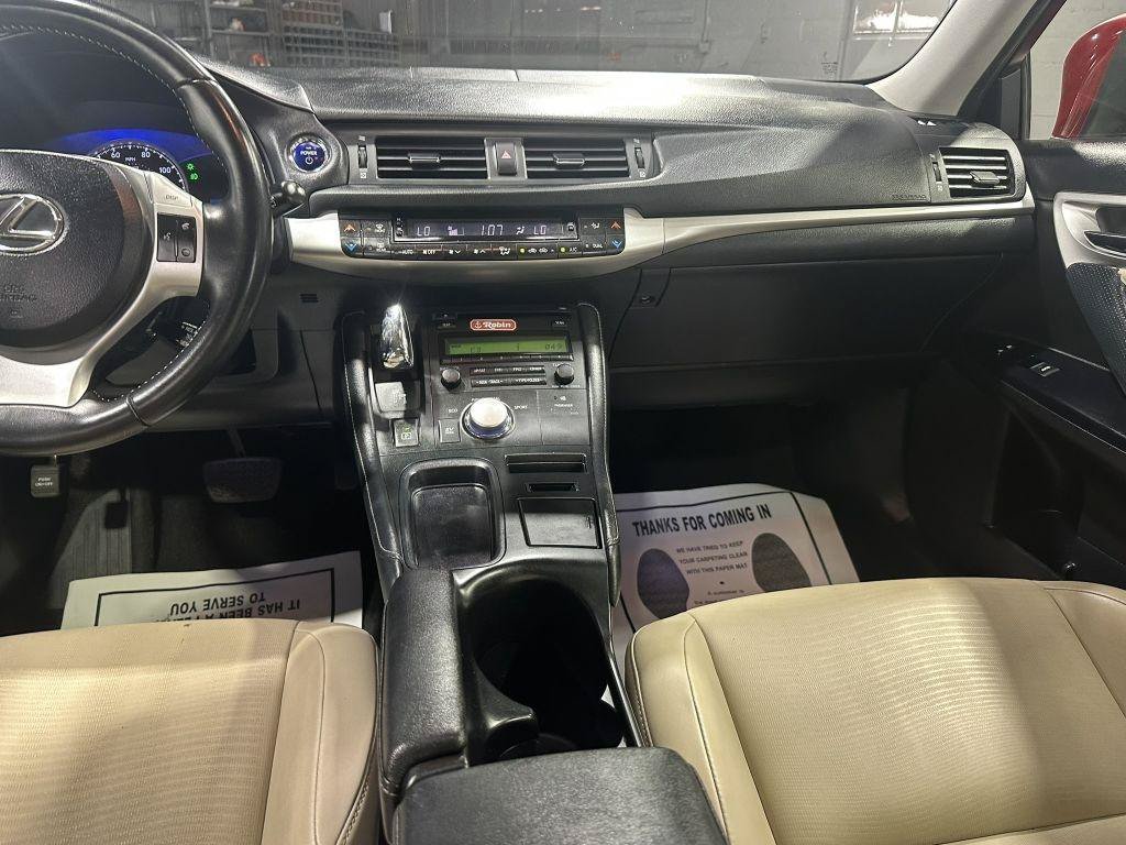 Used 2013 Lexus CT 200h FWD image 28