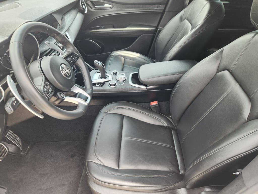 Used 2023 Alfa Romeo Stelvio Sprint AWD/4WD image 14
