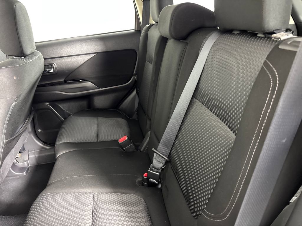 Used 2019 Mitsubishi Outlander ES image 27