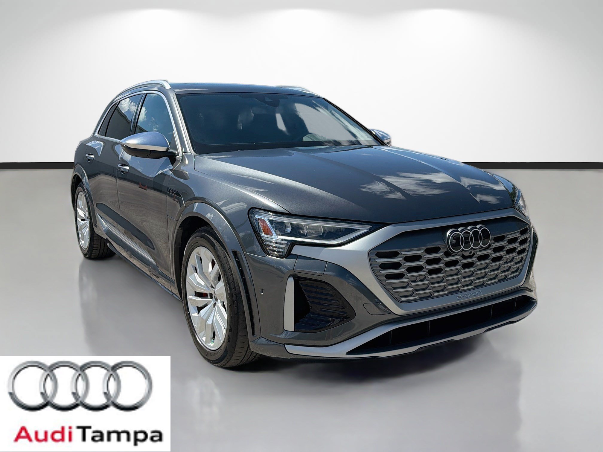 Used 2024 Audi SQ8 e-tron Premium Plus AWD/4WD image 1