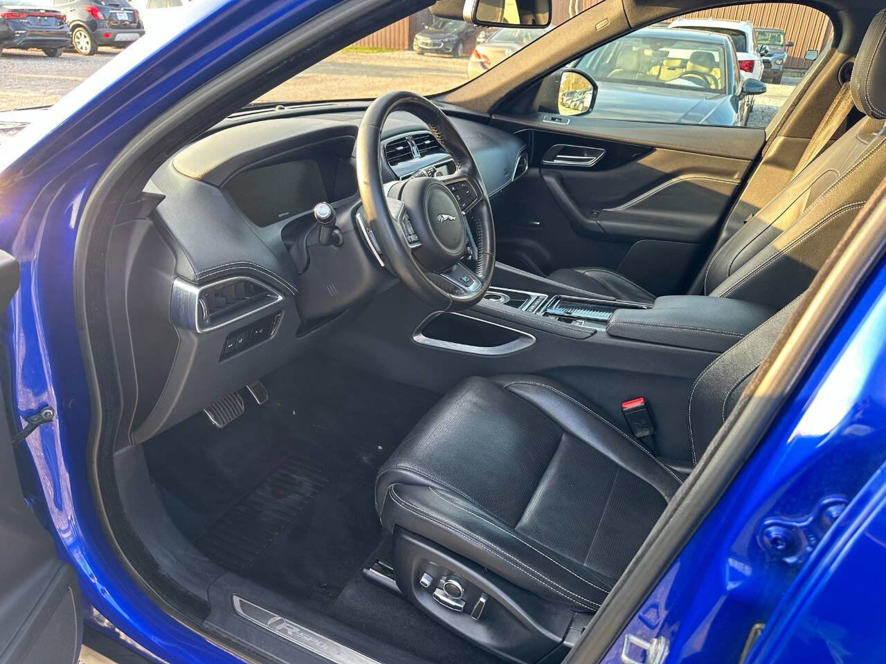 Used 2018 Jaguar F-PACE R-Sport image 11