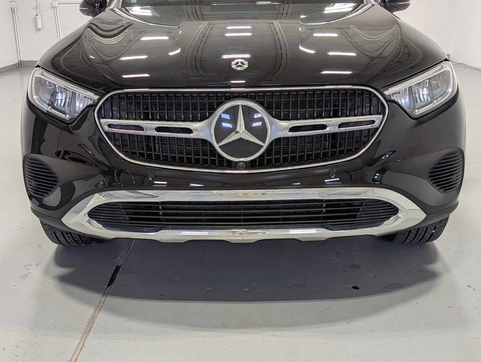Certified 2025 Mercedes-Benz GLC 300 4MATIC image 2