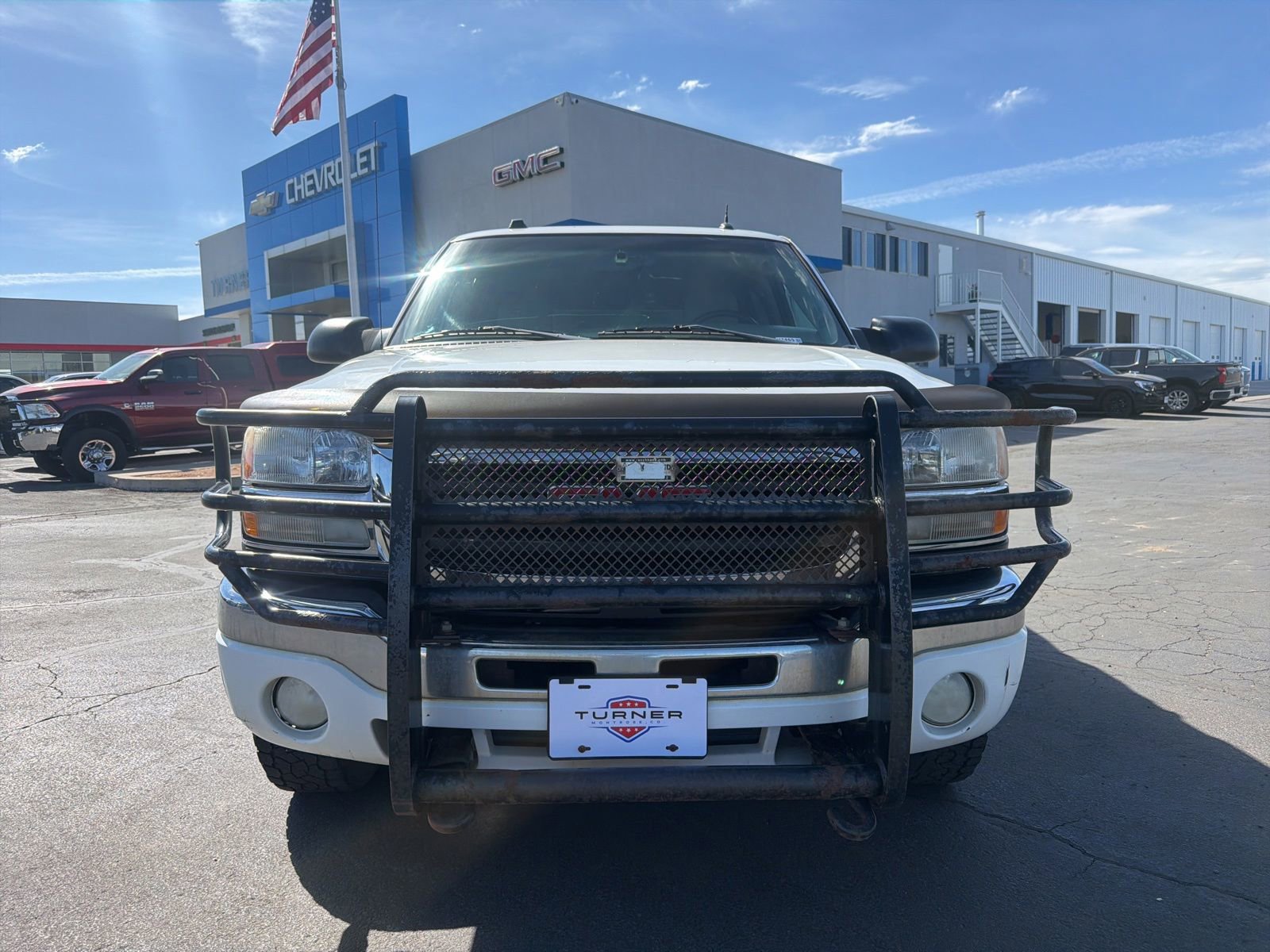 Used 2005 GMC Sierra 2500 SLT w/ Heavy-Duty Power Package AWD/4WD image 2