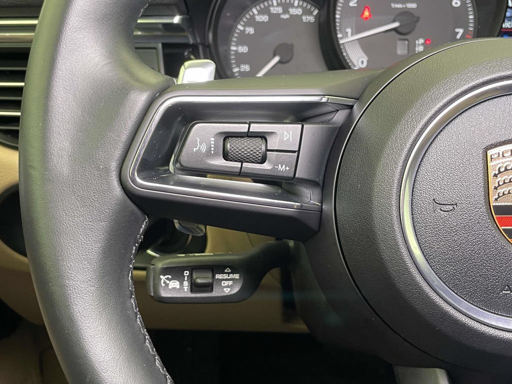 Certified 2025 Porsche Macan AWD/4WD image 40