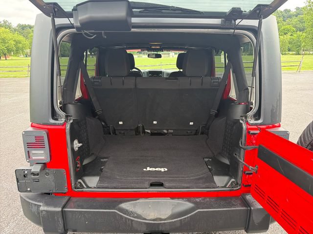 Used 2017 Jeep Wrangler Unlimited Rubicon w/ Connectivity Group AWD/4WD image 24