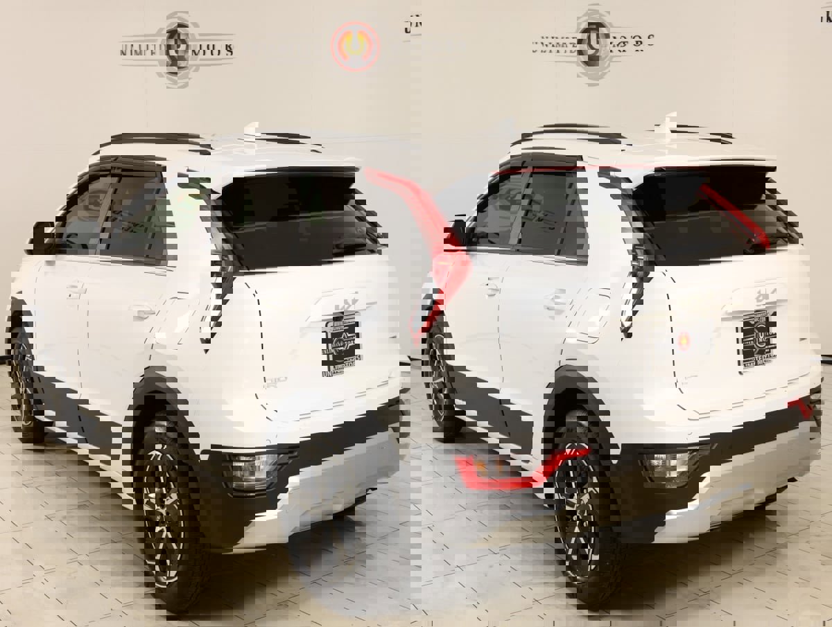 Used 2024 Kia Niro EX image 4