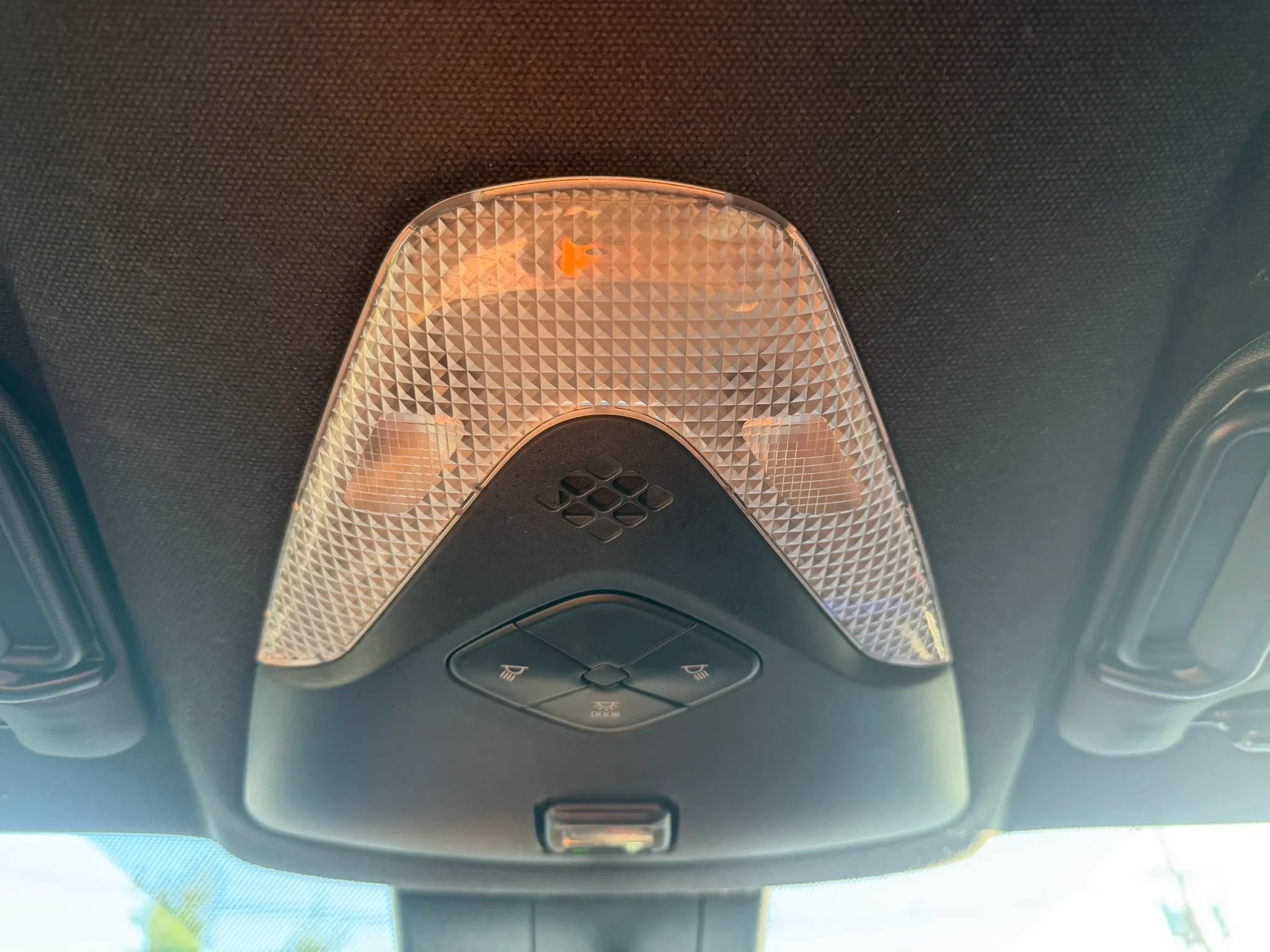 Used 2022 Toyota C-HR XLE FWD image 22
