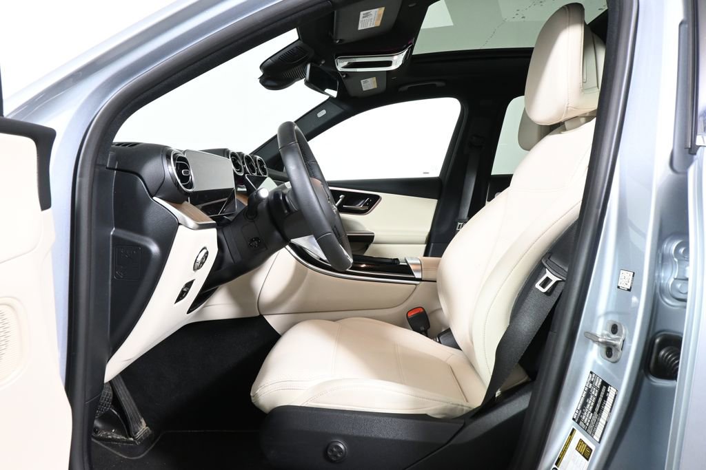 Used 2026 Mercedes-Benz GLC 300 4MATIC image 3