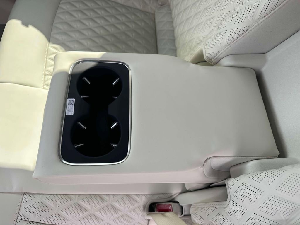 New 2025 Genesis GV60 Performance image 8