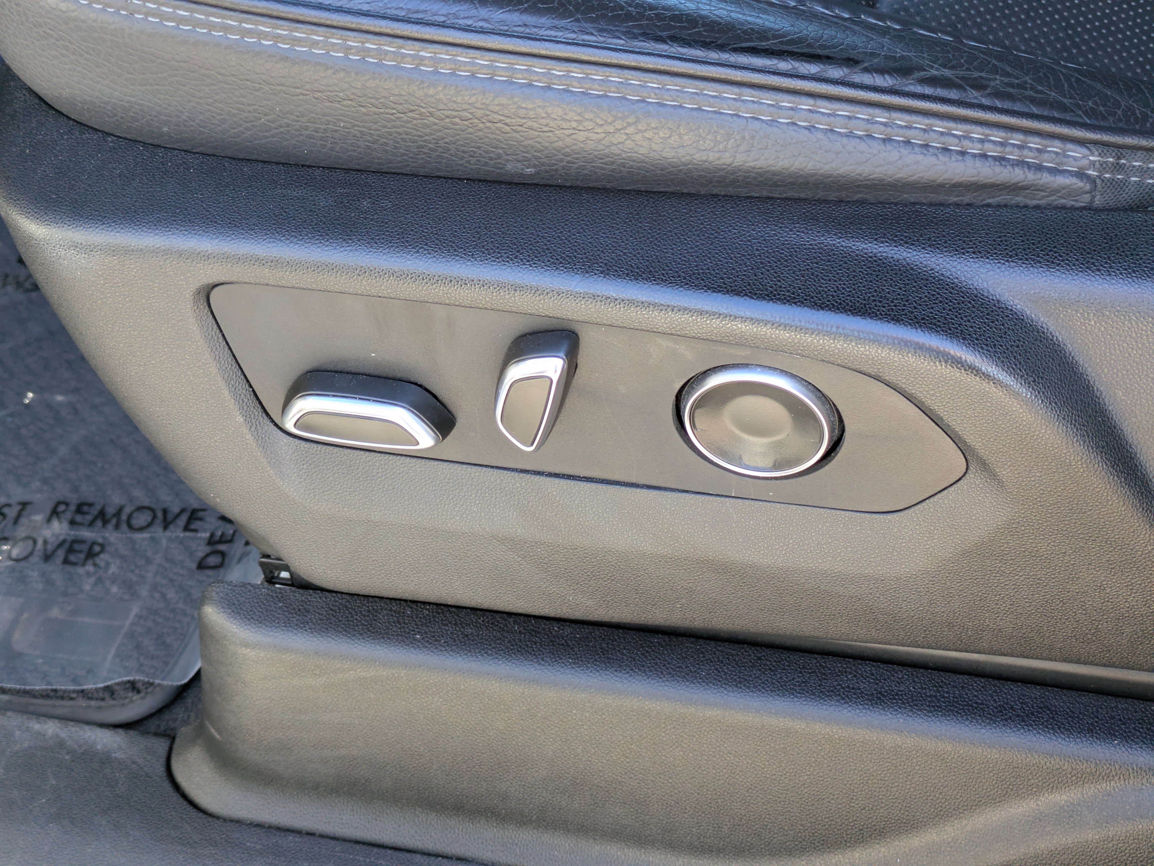 Used 2024 GMC Yukon XL Denali image 23