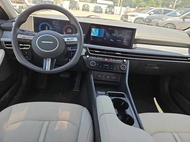 Used 2025 Hyundai Sonata SEL FWD image 12