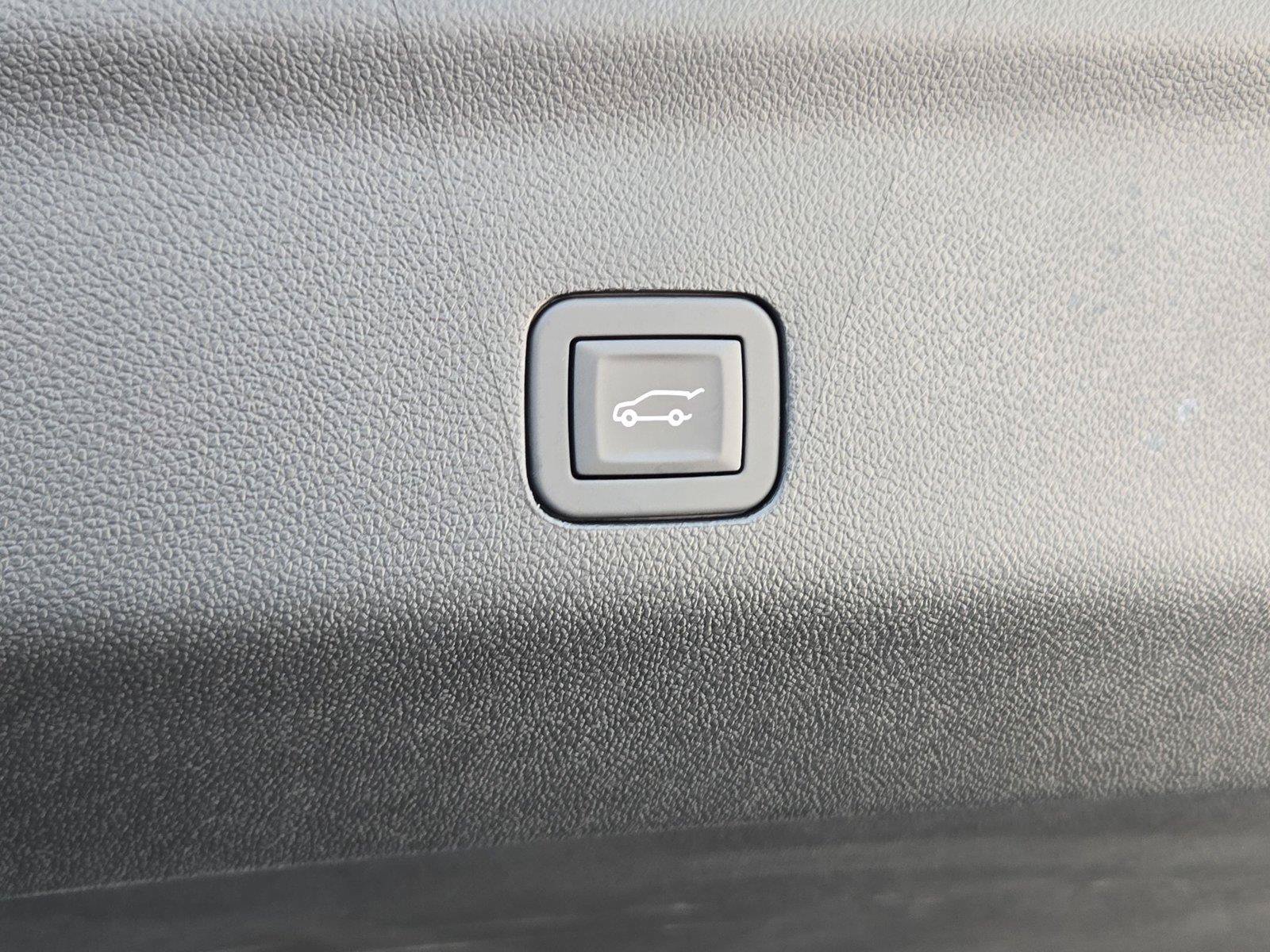 Certified 2025 Cadillac Escalade Luxury RWD image 32