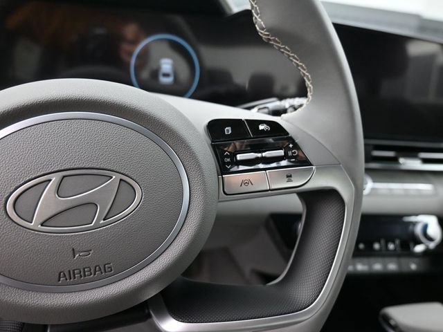 Used 2025 Hyundai Elantra SEL FWD image 20