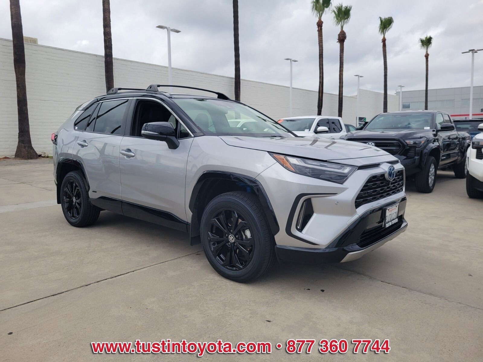 Used 2023 Toyota RAV4 XSE AWD/4WD image 2