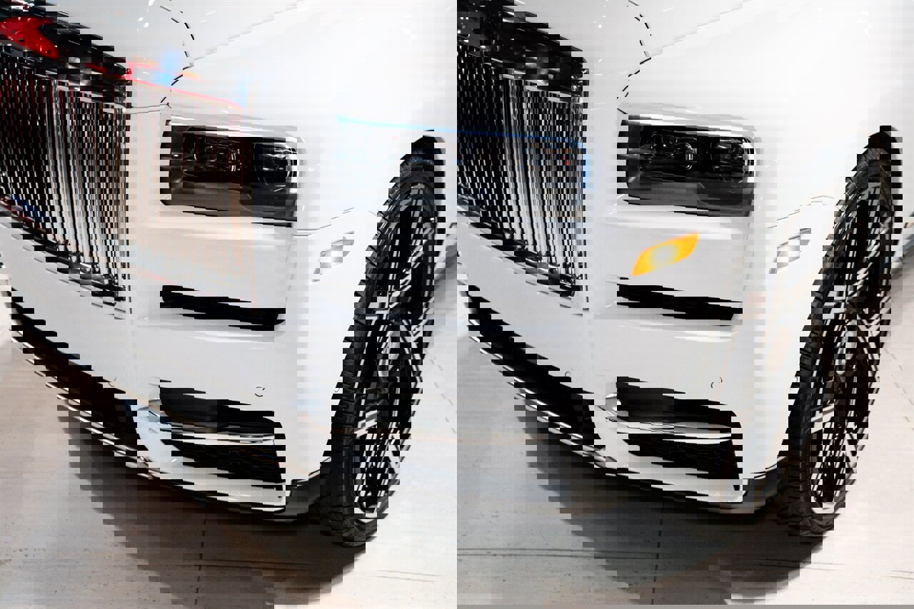 Used 2023 Rolls-Royce Cullinan w/ Cullinan Package image 32