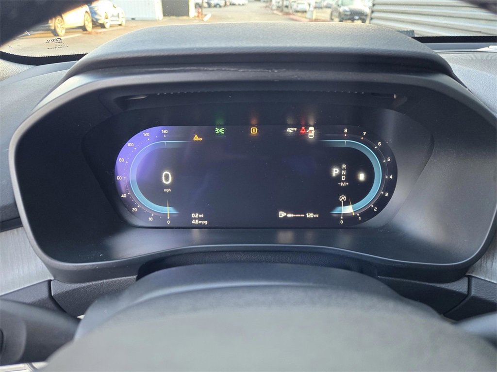 Used 2023 Volvo XC40 B5 Plus image 24