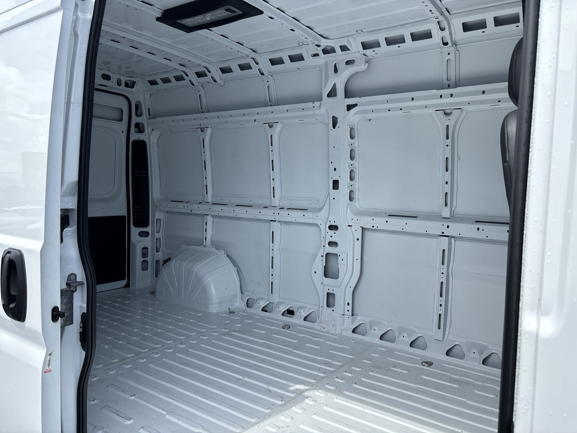 Used 2026 RAM ProMaster 2500 w/ Convenience Group FWD image 23