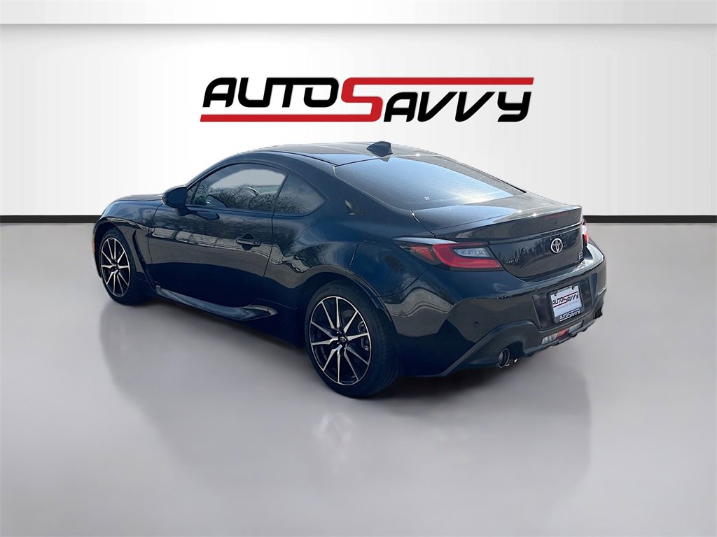 Used 2024 Toyota GR86 Base image 5