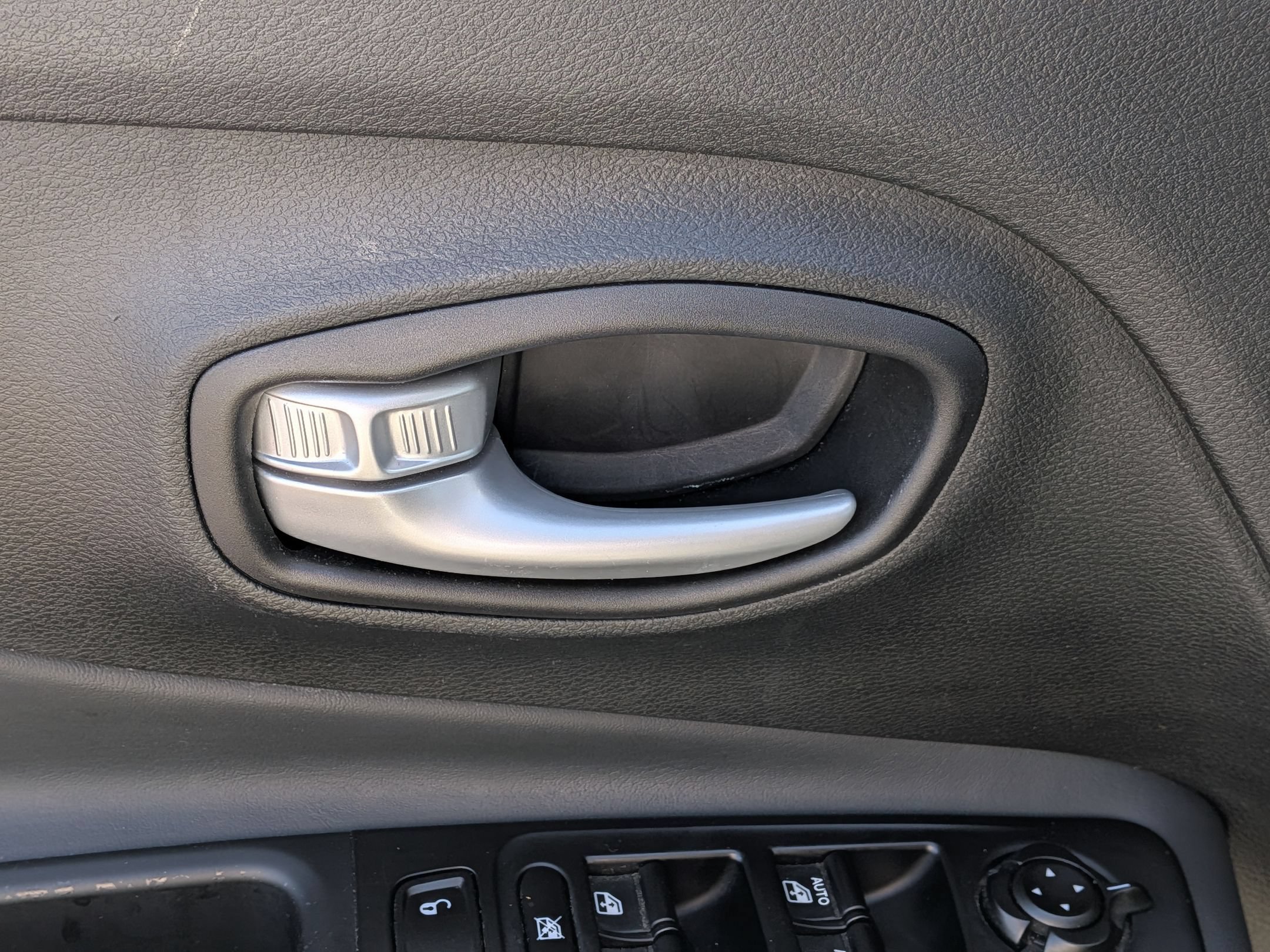 Used 2023 Jeep Renegade Latitude AWD/4WD image 12
