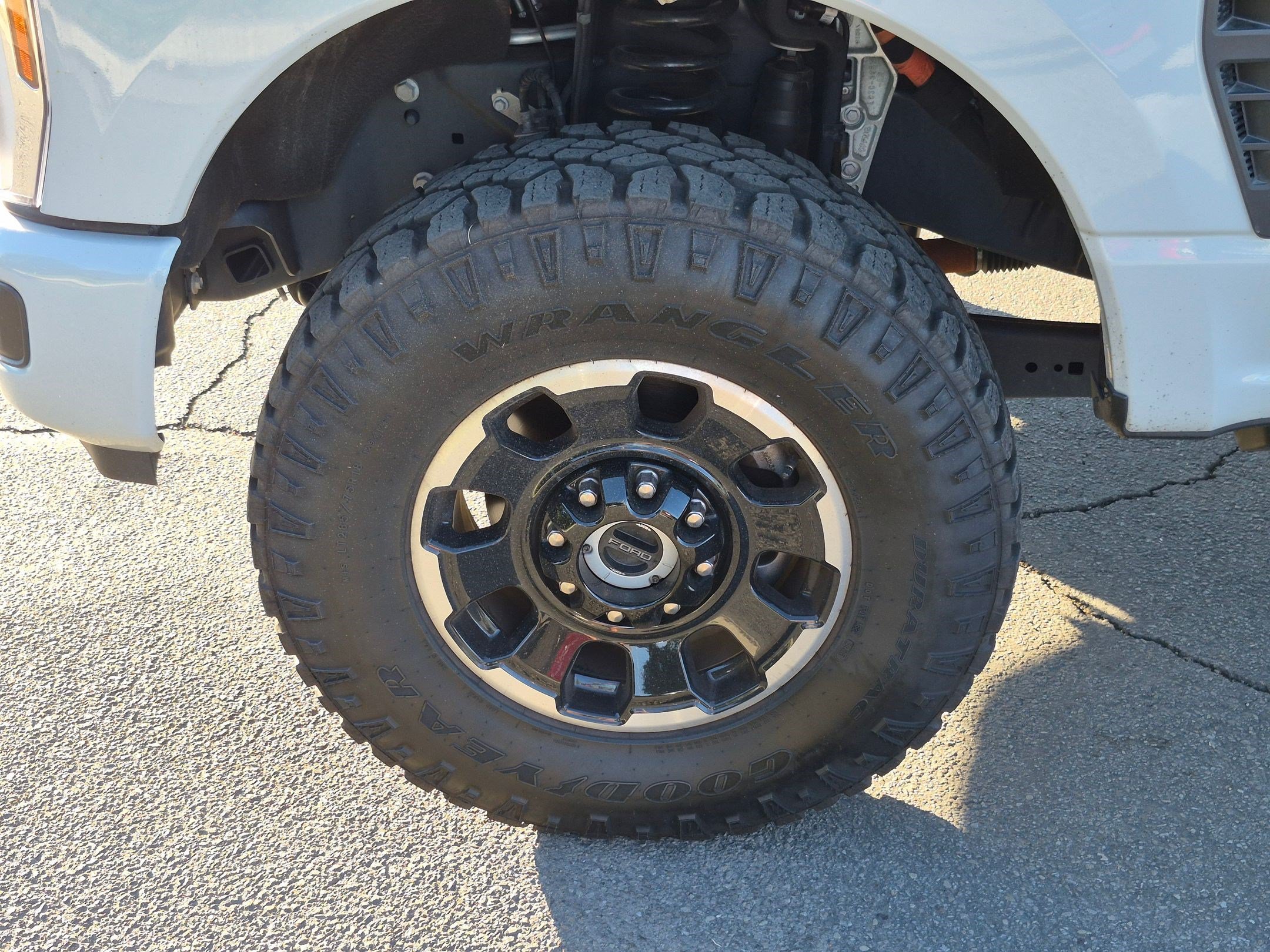 Used 2026 Ford F350 Lariat w/ Tremor Off-Road Package AWD/4WD image 14