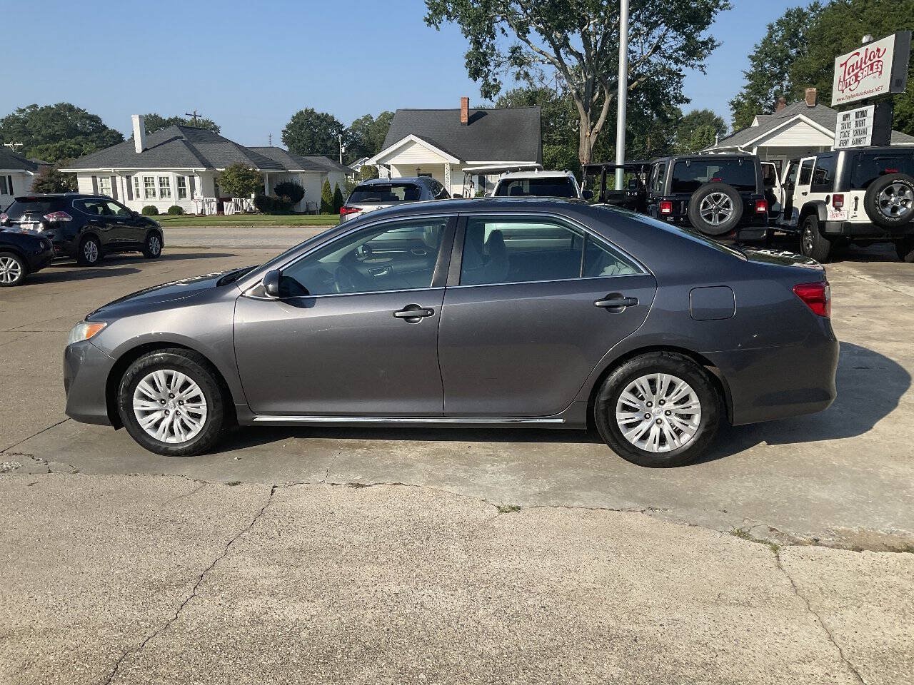 Used 2014 Toyota Camry LE FWD image 5