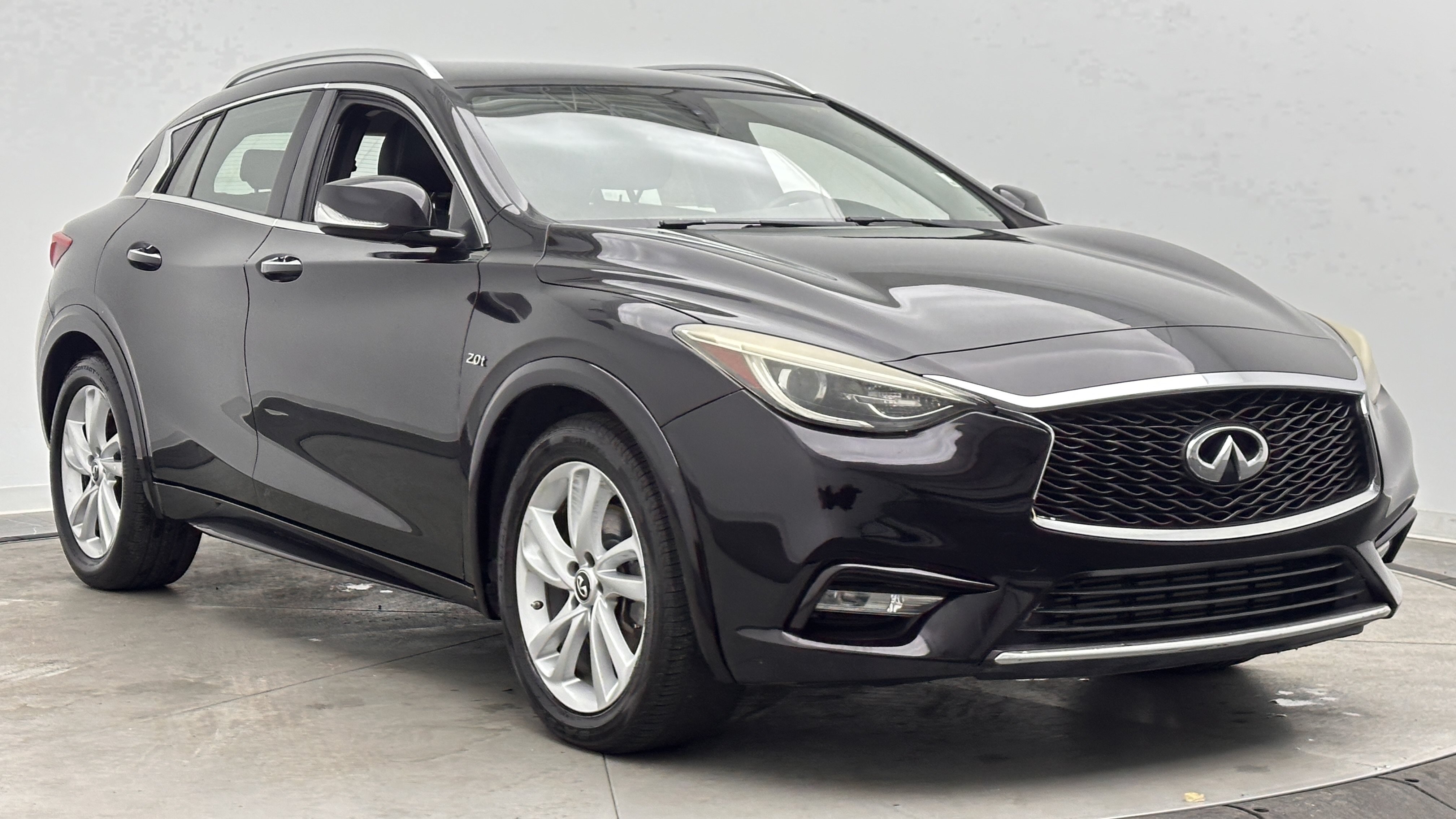 Used 2018 INFINITI QX30 Premium FWD image 3