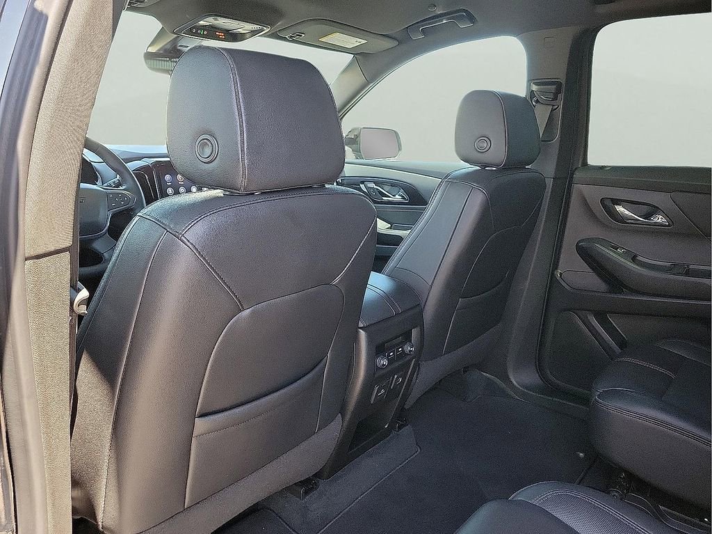 Used 2022 Chevrolet Traverse RS FWD image 12