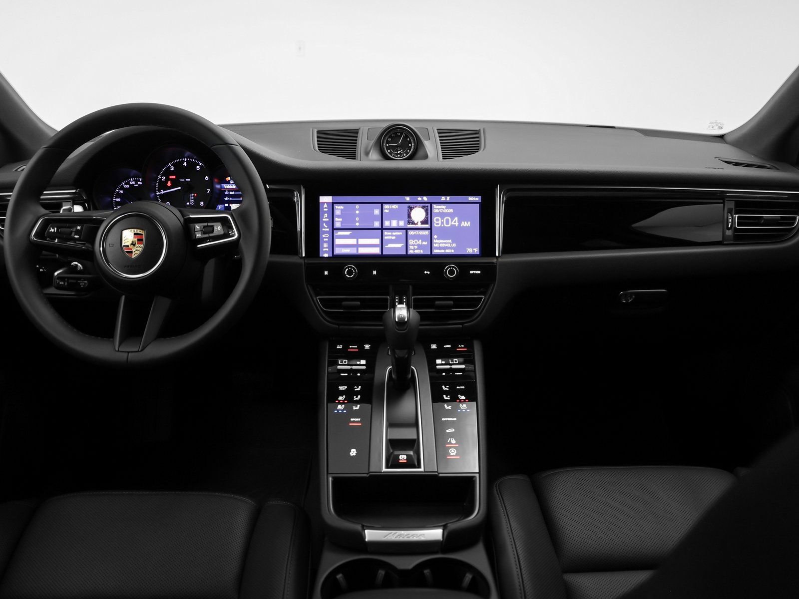 Certified 2025 Porsche Macan AWD/4WD image 28